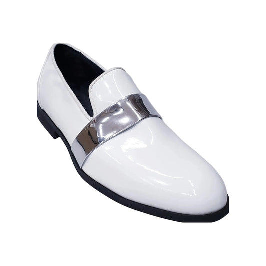Scarpa mocassino Jackson (PJ) in vernice bianca con fascia argento, foderato in vera pelle italiana, elegante e alla moda.