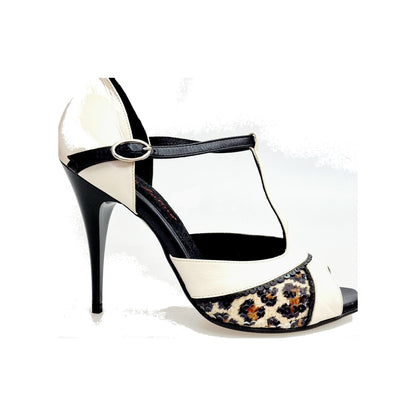 Scarpa in pelle beige e nera Wish Dance Janis F.626 con inserto paillettes leopardate, tacco a spillo smaltato nero.