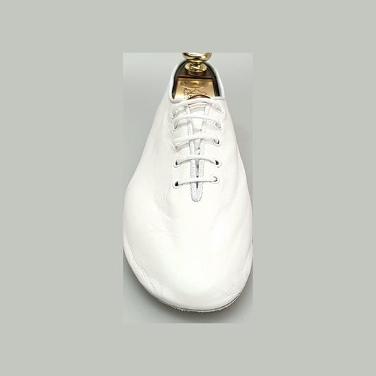 Scarpa jazz bianca Cahetel White J04 in pelle morbida, comfort e stile, perfetta per danza e performance.