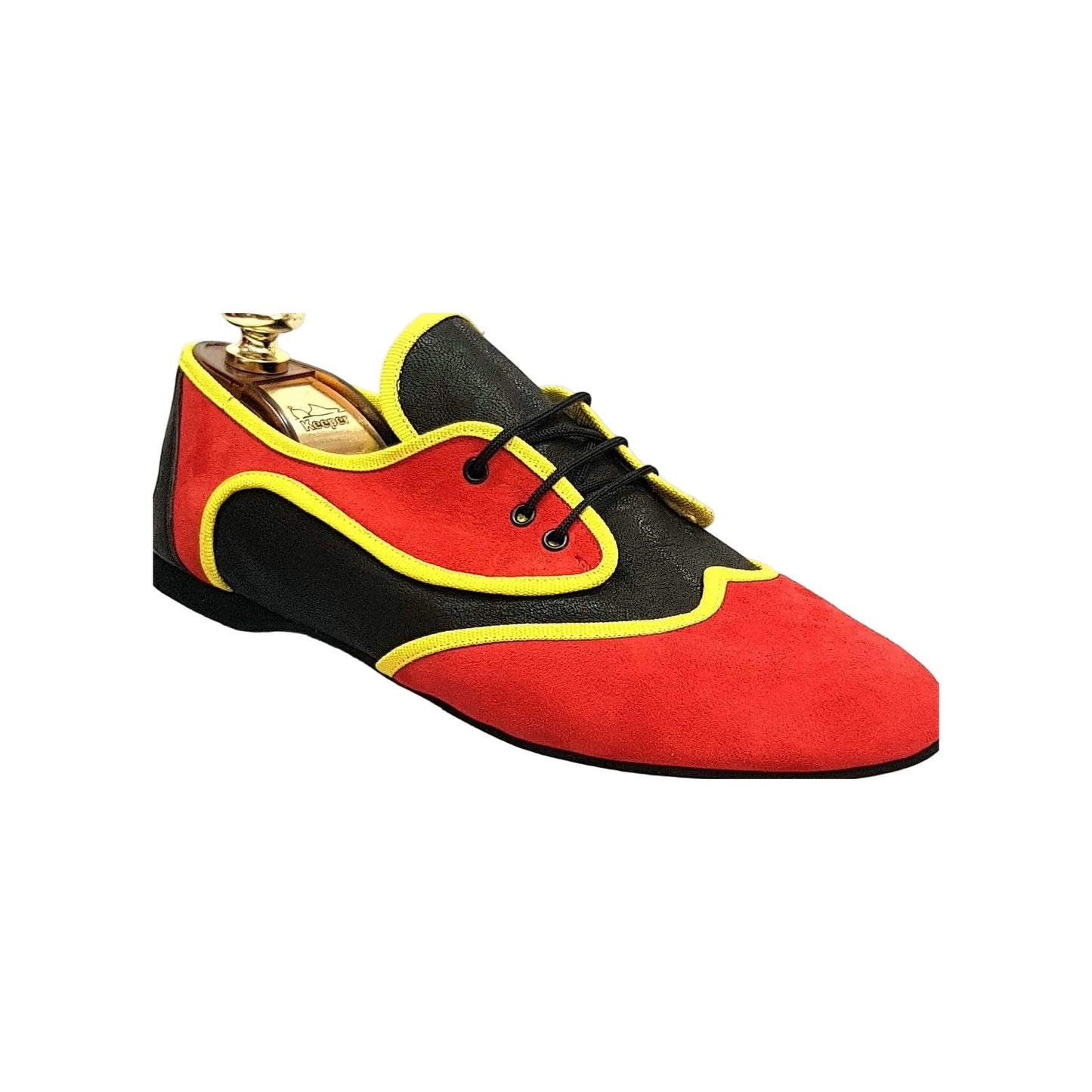 Scarpa Bantu Red Jazz 07 di Wish Dance Shop in camoscio rosso e pelle nera stile angolano con punta rossa e dettagli eleganti