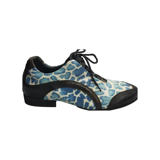 Scarpa da uomo Louis Movida by WISH DANCE in pelle nera con dettagli blu, stile elegante e moderno.