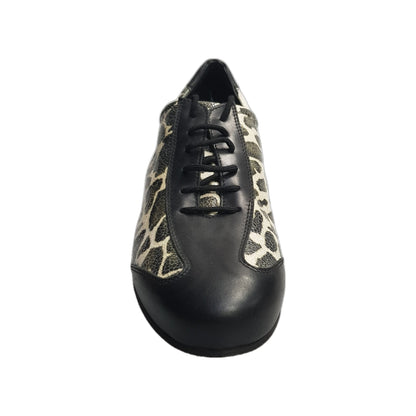 Scarpa da uomo in pelle nera Max Movida di WISH DANCE, elegante con dettagli raffinati, perfetta per look sofisticati.