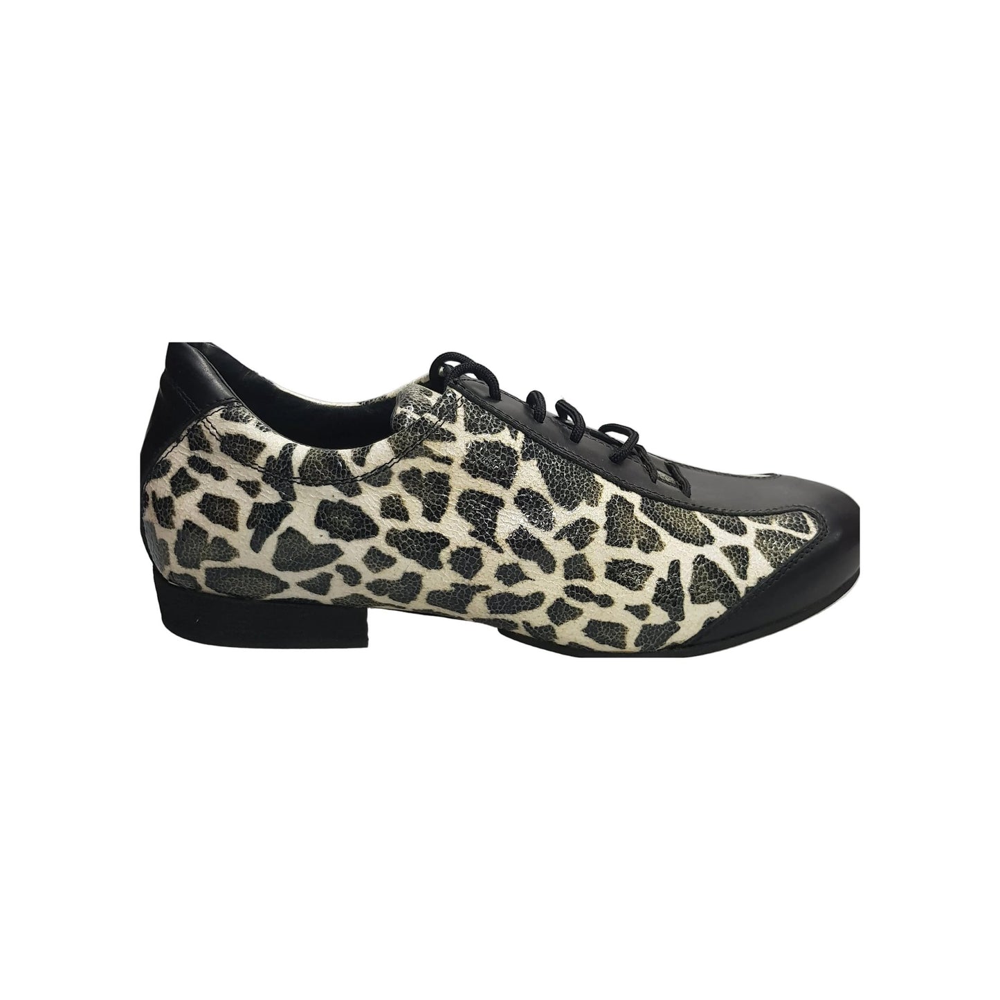 Scarpa da uomo Max Movida by WISH DANCE in pelle nera, con dettagli eleganti e finiture di alta qualità.