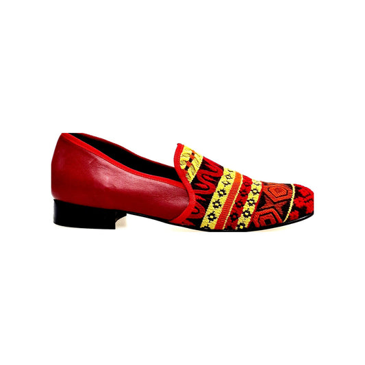 Mocassino uomo Mexican MS21 in tessuto con fantasie messicane, tacco in legno e dettaglio in pelle rossa.