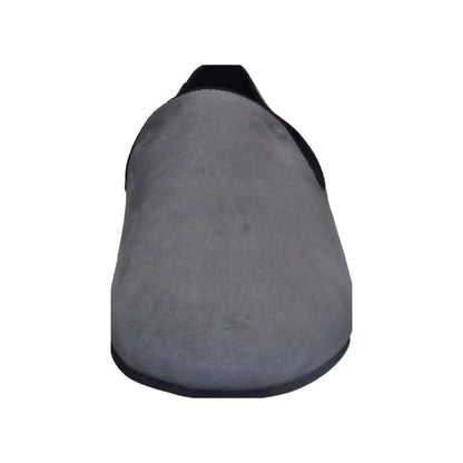 Scarpa mocassino da uomo Wishdance in camoscio grigio, elegante e comoda, con design classico e dettagli raffinati.