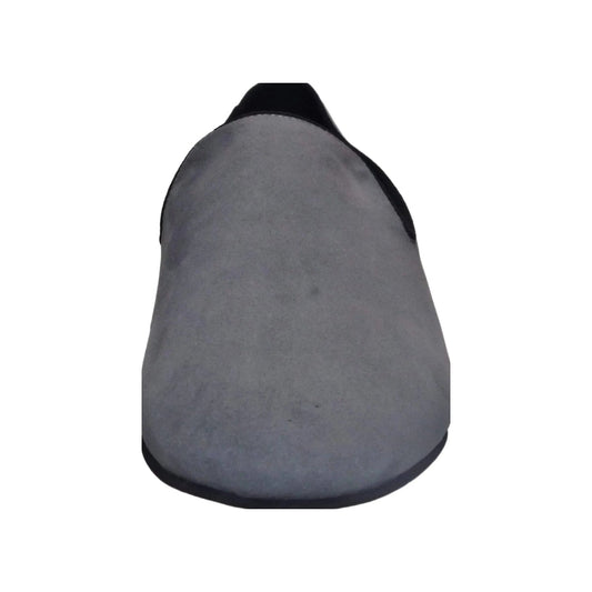 Scarpa mocassino da uomo Wishdance in camoscio grigio, elegante e comoda, con design classico e dettagli raffinati.