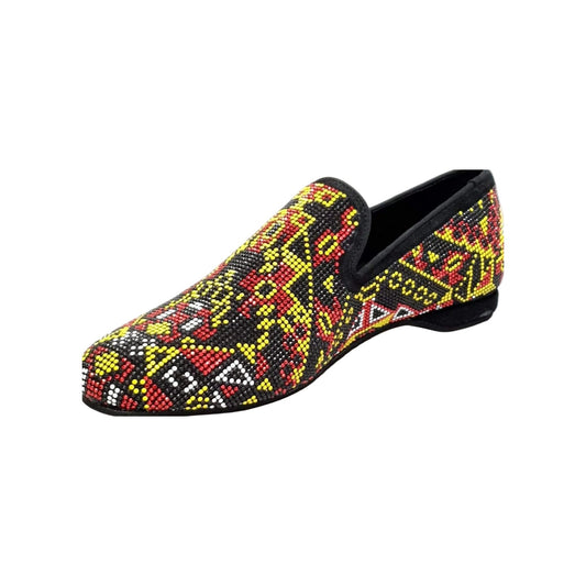 Mocassino uomo Wishdance Samakaka Yellow in camoscio nero con Swarovski neri e borchiette bianche, rosse e gialle.