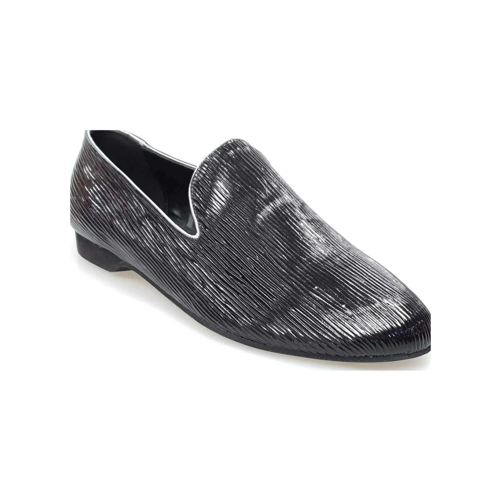 Mocassino uomo in paglia nera con suola in gomma, scarpa elegante e comoda, rifinita in stile classico.