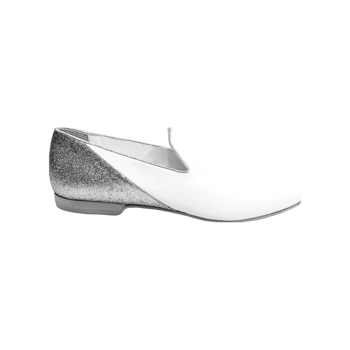 Scarpa mocassino da uomo Serse 800B in pelle bianca con tallone glitter argento, stile elegante e moderno.