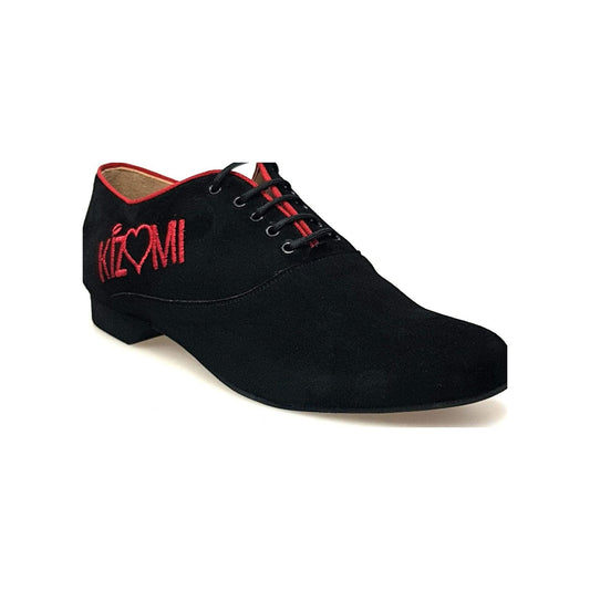 Scarpa uomo KIZMI Milano MS07 in camoscio nero con profilo rosso ricamo, chiusura Oxford, forma tonda, marca Wish Dance Shop