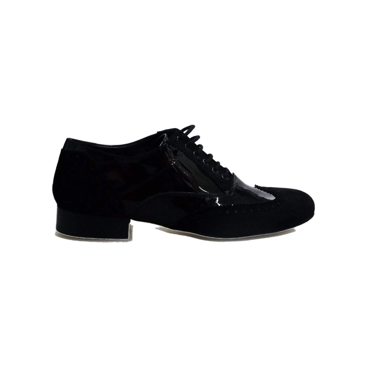 Stringata Oxford Brogue da Ballo Uomo in Camoscio e Vernice Nera | Artigianale ADONE Wish Dance, vista indossata