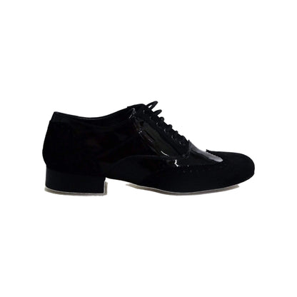 Stringata Oxford Brogue da Ballo Uomo in Camoscio e Vernice Nera | Artigianale ADONE Wish Dance, vista indossata