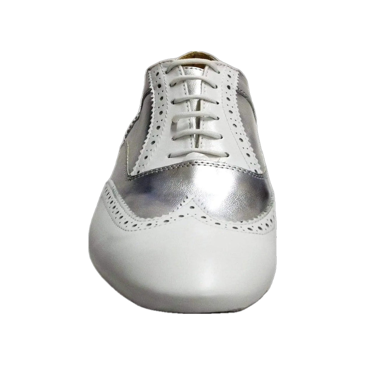 Scarpa Oxford Brogue Richard MS14 in pelle bianca e argento, forma lunga, con dettaglio coda di rondine e design elegante.