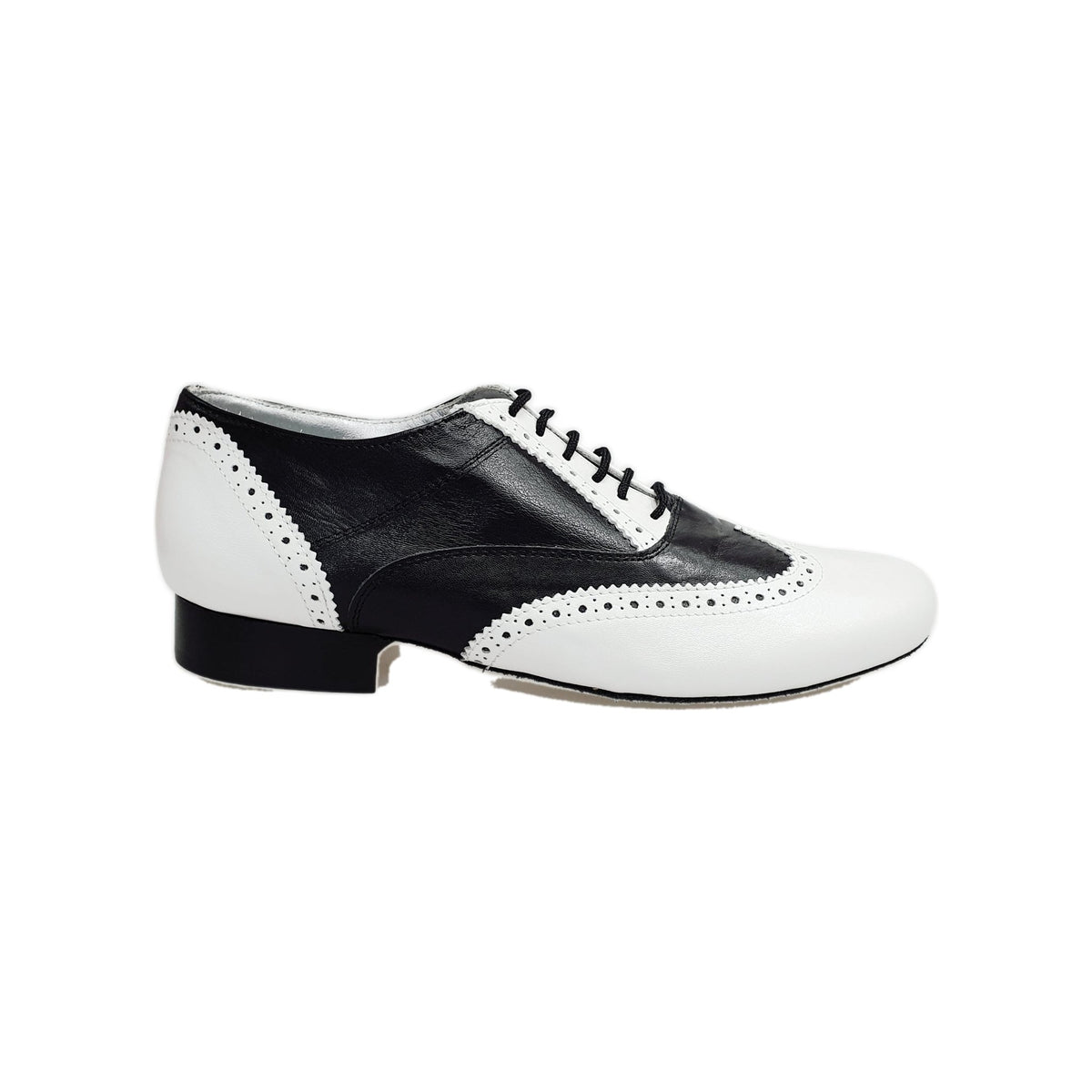 Scarpa stringata Adone MS14 in pelle bianca e nera, oxford brogue con punta tonda, stile classico e dettagli eleganti.