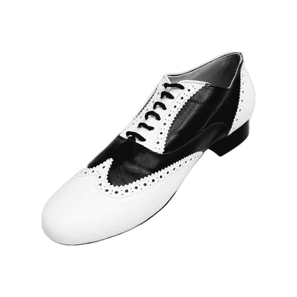 Scarpa stringata in pelle bianca e nera, modello Oxford Brogue Adone MS14, forma tonda, stile elegante e classico.
