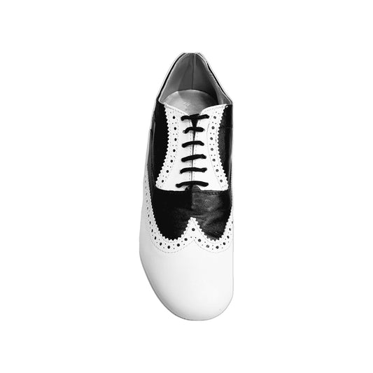 Scarpa stringata coda di rondine Wish Dance Shop Adone MS14 in pelle bianca e nera, forma tonda, stile Oxford Brogue.