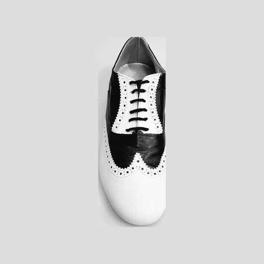 Scarpa stringata coda di rondine Wish Dance Shop Adone MS14 in pelle bianca e nera, forma tonda, stile Oxford Brogue.