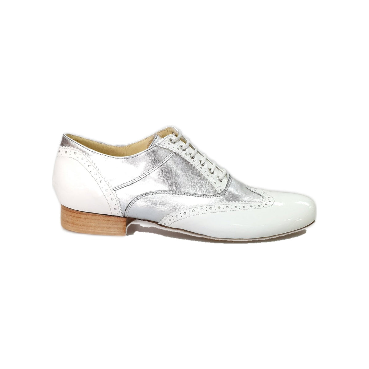 Scarpa stringata coda di rondine Wish Dance Shop Mod. Oxford Brogue in vernice bianca e pelle argento, forma tonda.