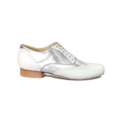 Scarpa stringata coda di rondine Wish Dance Shop Mod. Oxford Brogue in vernice bianca e pelle argento, forma tonda.