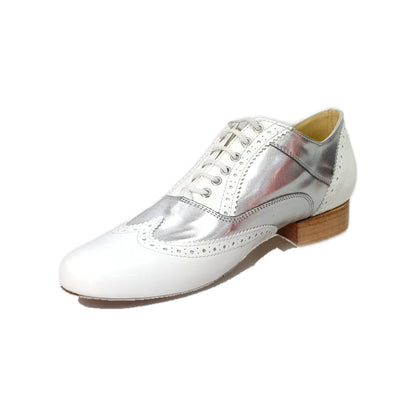 Stringata Coda di Rondine Mod. Oxford Brogue Scarpa in Vernice Bianca e Pelle Argento Forma Tonda Adone, vista dall'alto