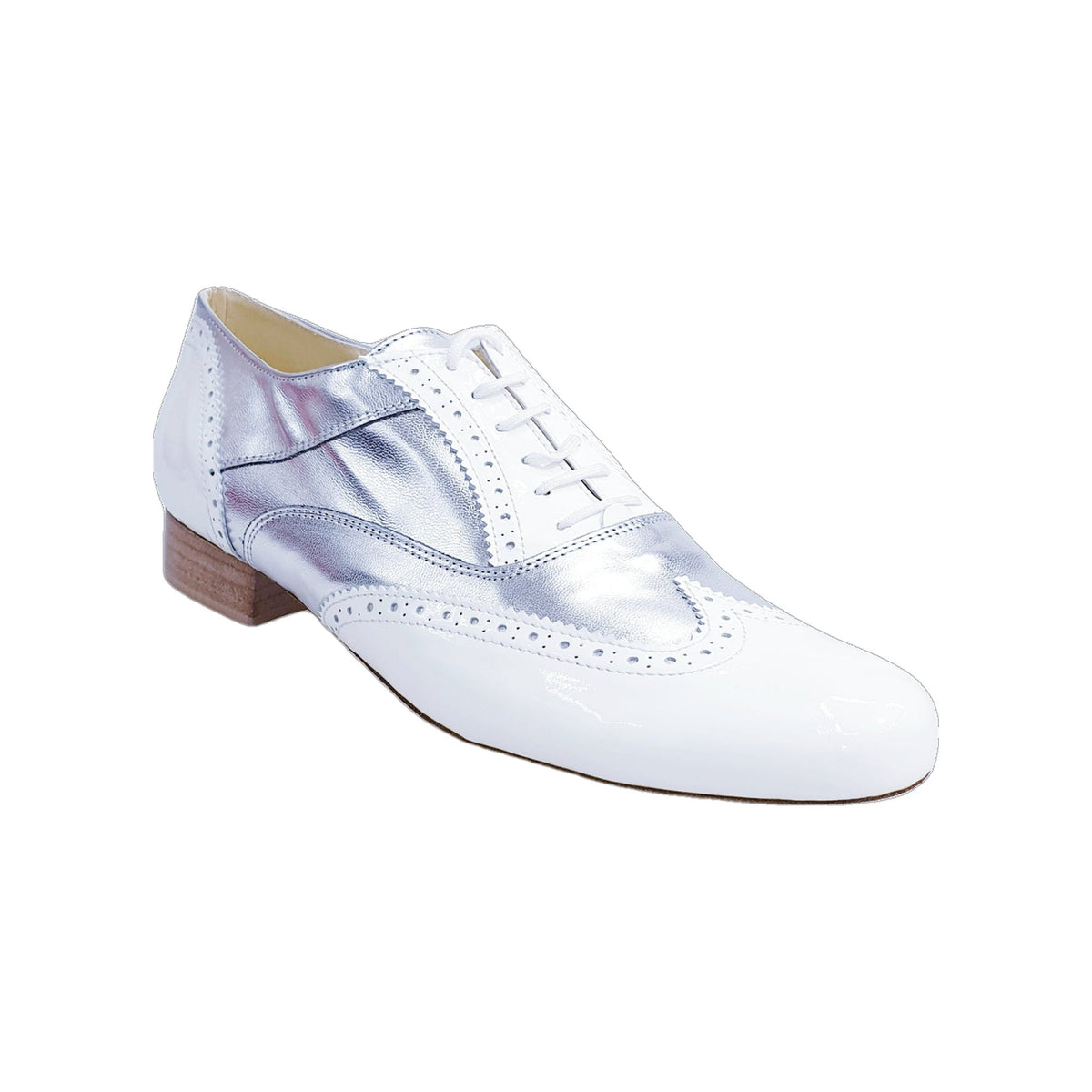Stringata Coda di Rondine Mod. Oxford Brogue Scarpa in Vernice Bianca e Pelle Argento Forma Tonda Adone, vista frontale
