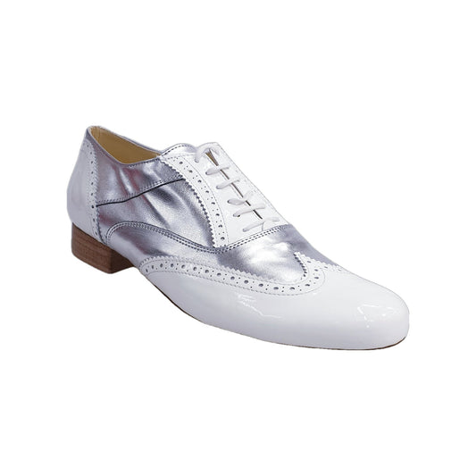 Stringata Coda di Rondine Mod. Oxford Brogue Scarpa in Vernice Bianca e Pelle Argento Forma Tonda Adone, vista laterale
