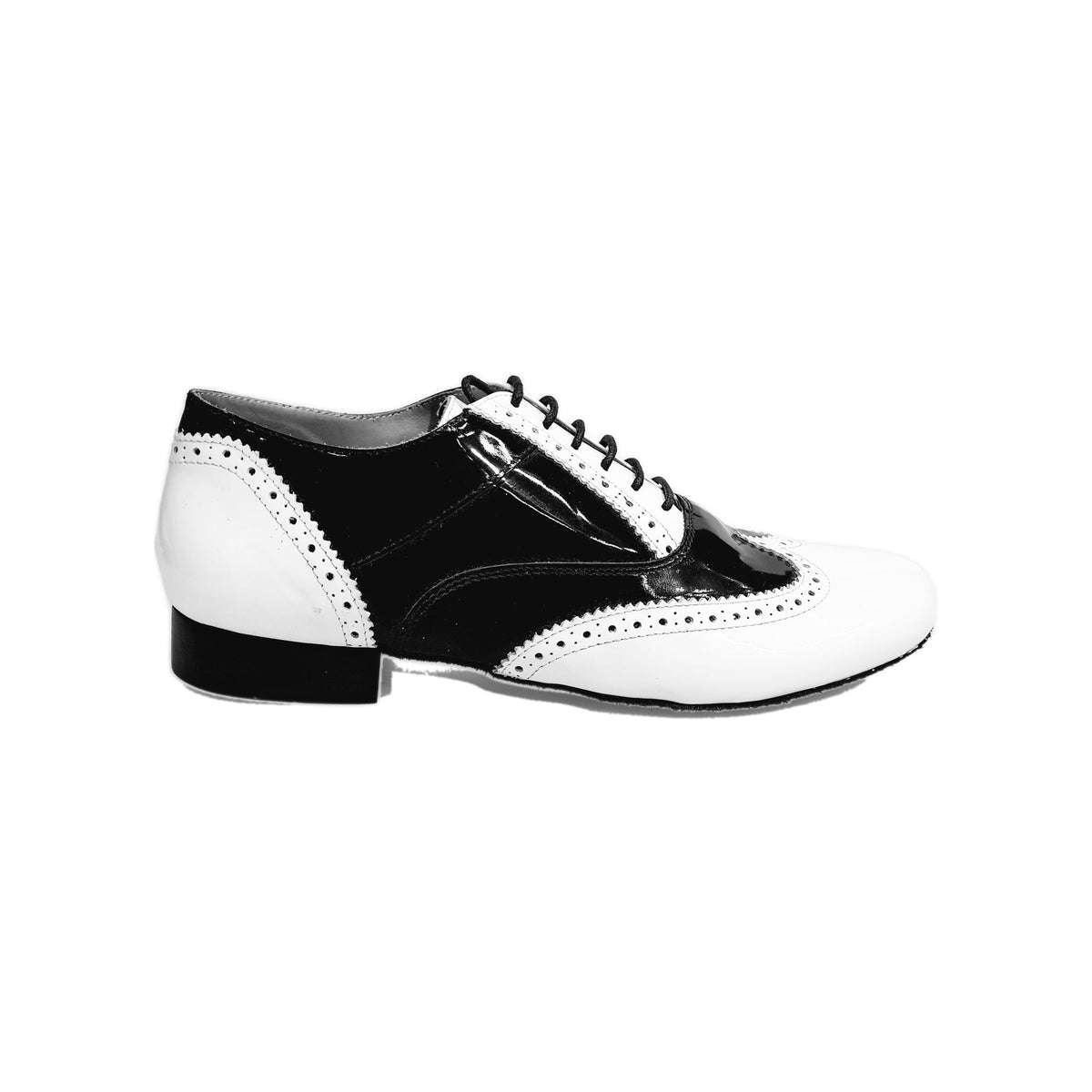 Scarpa stringata Adone MS14 in vernice bianca e nera con forma tonda, stile oxford brogue, marca Wish Dance Shop.