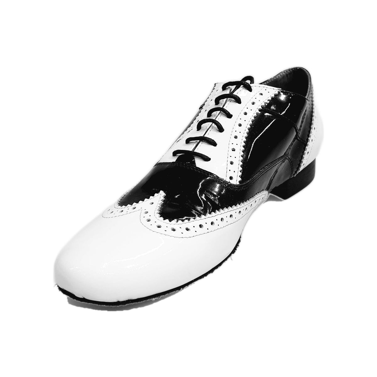 Scarpa stringata Oxford Brogue Adone MS14 in vernice bianca e nera, forma tonda, con dettagli alla coda di rondine.