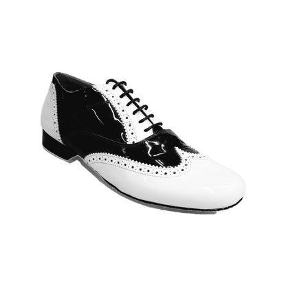 Scarpa Oxford Brogue Wish Dance Shop Adone MS14 in vernice bianca e nera, forma tonda, con lacci e dettaglio coda di rondine