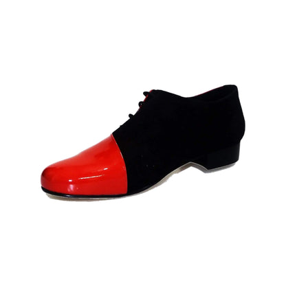 Scarpa da uomo Franco MS19 in vernice rossa e camoscio nero, con forma tonda e dettagli eleganti.