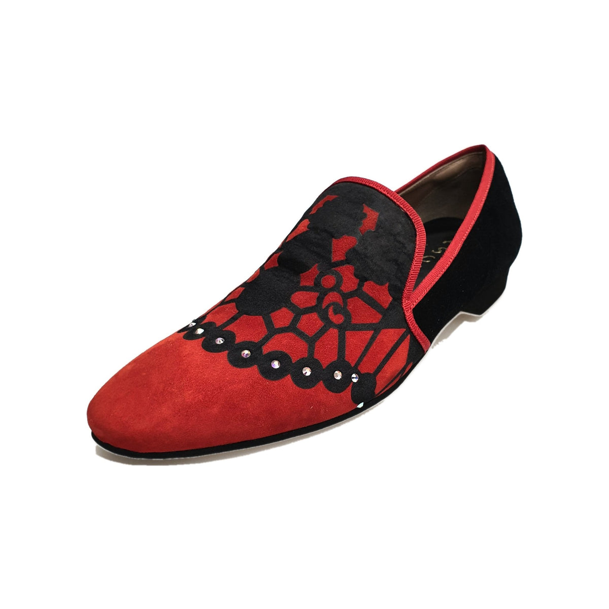 Mocassino in Camoscio Rosso applicazione inserto Raso Seta Nero e Swarovski boreali Profilo Rosso Forma, dettaglio materiale