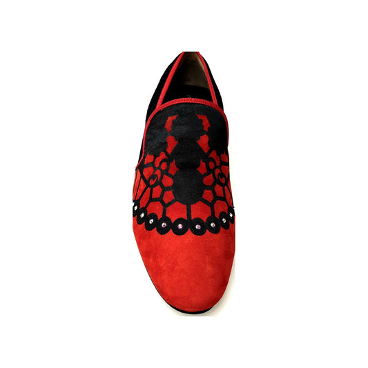 Mocassino in Camoscio Rosso applicazione inserto Raso Seta Nero e Swarovski boreali Profilo Rosso Forma, vista laterale