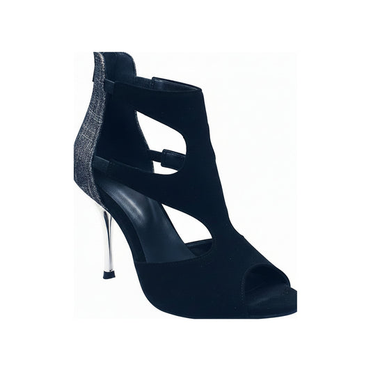 Sandalo da donna Nina Fish in camoscio nero con tacco alto, dettaglio in Fish Carbon Boreale, su suola elegante.