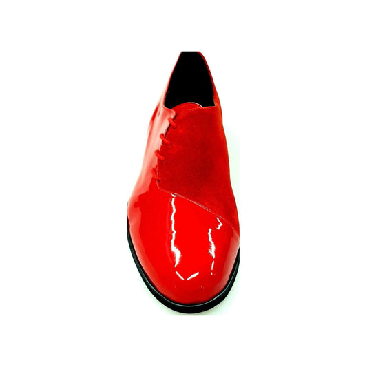 Scarpa stringata da uomo Pablo PJ in vernice rossa e camoscio rosso con suola in Microlight, vista frontale.