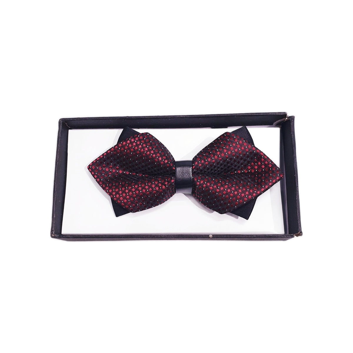Papillon Wish Dance Shop a punta, fantasia elegante con mini quadri sovrapposti in rosso Bordeaux su base nera.