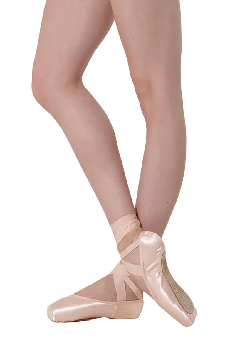 Scarpa punta da danza classica Grishko DreamPoint, modello femminile, vista frontale, con mascherina alta e cordoncino, morbidezza variabile