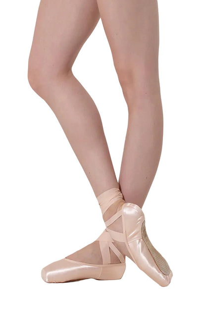 Scarpa punta da danza classica Grishko DreamPoint, modello femminile, vista frontale, con mascherina alta e cordoncino, morbidezza variabile
