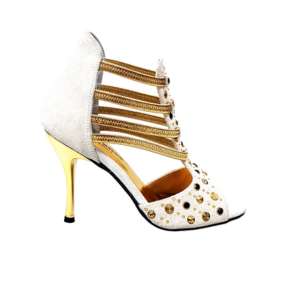 Sandalo donna Swann Elizabeth Pirata in camoscio ghiaccio con borchie oro, elastici oro e tacco a spillo laminato oro.