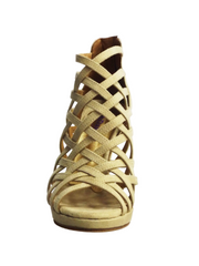 Carica immagine nella Galleria, Intrigo (780) - Scarpa da Donna in Camoscio Beige con Tacco a Spillo e Plateau
