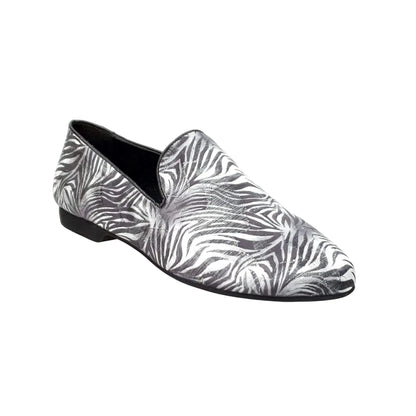 Scarpa mocassino da uomo Wish Dance Shop in tessuto fantasia giungla grigia, con dettagli lavorati e stile casual elegante.