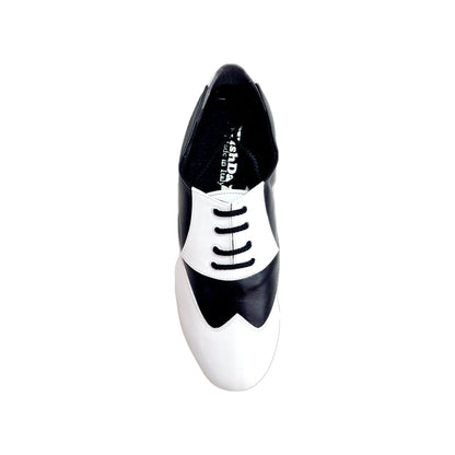 Stringata a coda di rondine Wish Dance Shop in pelle bianca e nera, scarpe Oxford mod. 108N, stile elegante e classico