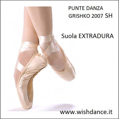 Punte da danza classica Grishko 2007, morbidezza e larghezza variabile, con tomaie e suole in dettaglio.
