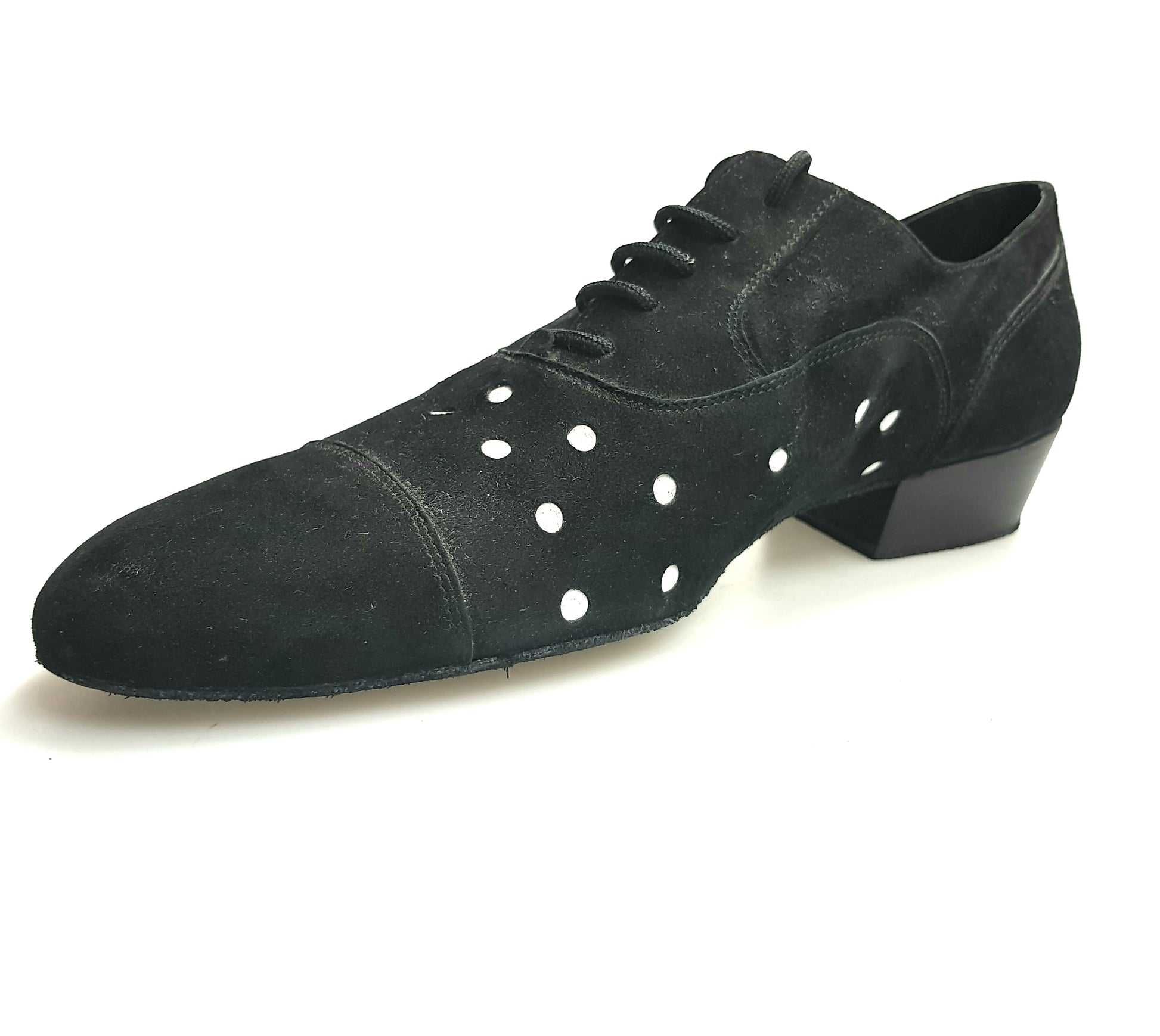 Scarpa da uomo Vasco Movida by WISH DANCE in camoscio nero con dettagli a pois bianchi, elegante e versatile.