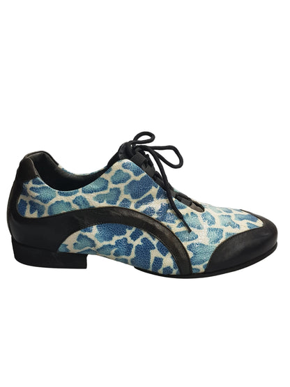 Scarpa da uomo Louis Movida by WISH DANCE in pelle nera con dettagli blu, stile elegante e moderno.