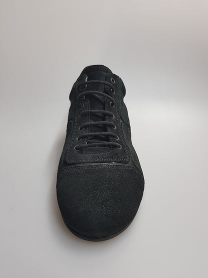 Scarpa sneaker Daniel Movida Wish Dance in camoscio nero con inserti in vernice nera, stile moderno e dettagli eleganti.