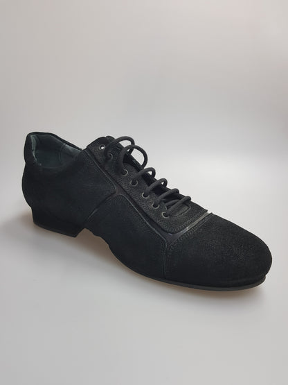 Scarpa sneaker Daniel Movida by Wish Dance in camoscio nero con inserti in vernice nera, stile urbano e moderno.