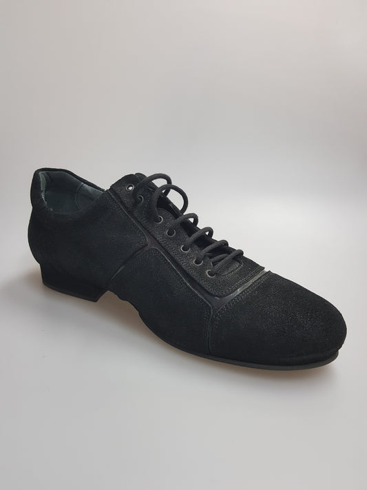 Scarpa sneaker Daniel Movida by Wish Dance in camoscio nero con inserti in vernice nera, stile urbano e moderno.