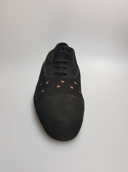 Scarpa da uomo Vasco in camoscio nero con pois rossi, moda elegante e casual, marca WISH DANCE.
