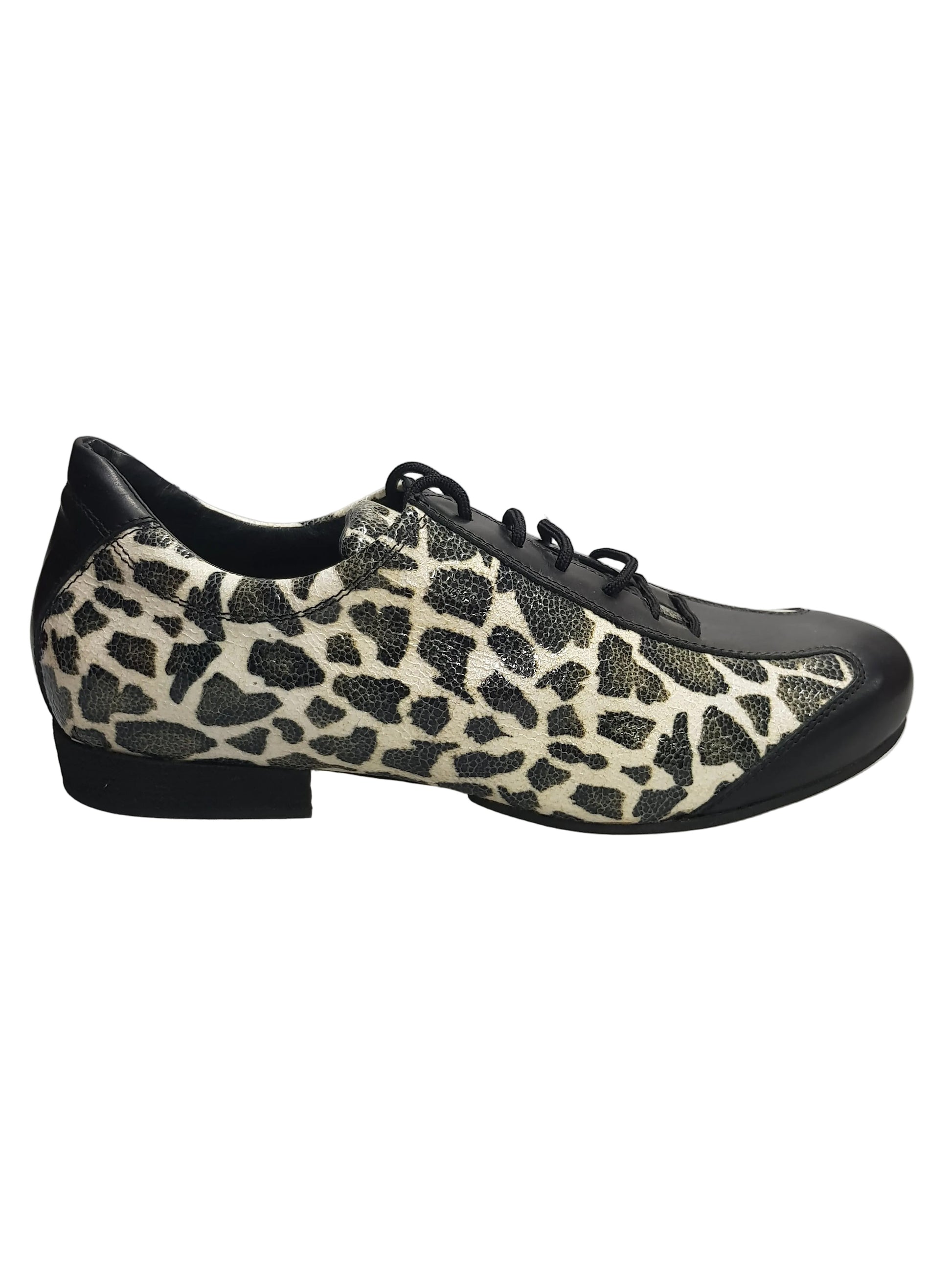 Scarpa da uomo Max Movida by WISH DANCE in pelle nera, con dettagli eleganti e finiture di alta qualità.