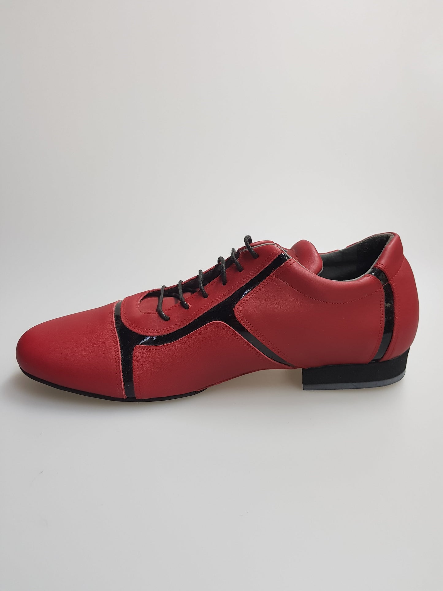 Scarpa Antony 115H da uomo in pelle rossa con inserti in vernice nera, sneakers stile casual firmate Wish Dance Shop.